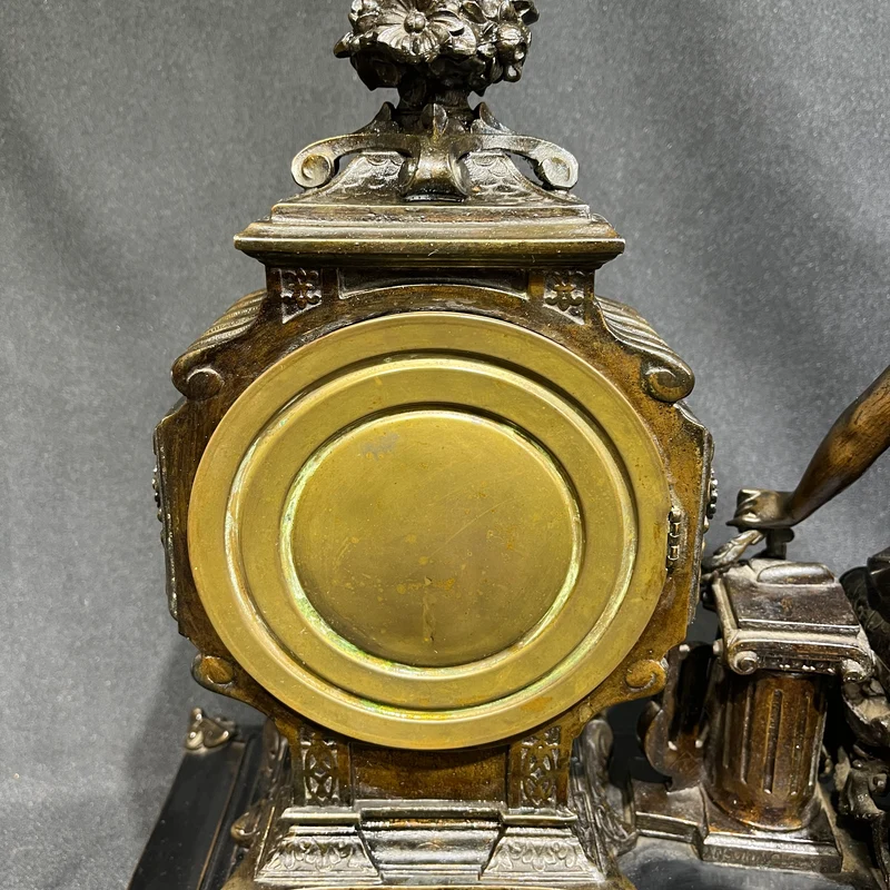 Reloj de mesa decorativo en peltre y bronce estilo Imperio fábrica Ansonia New York 1881