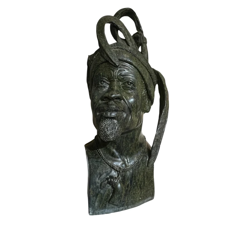 Peter Chikumbirike - Busto en verdita 'Hombre mirando el horizonte'