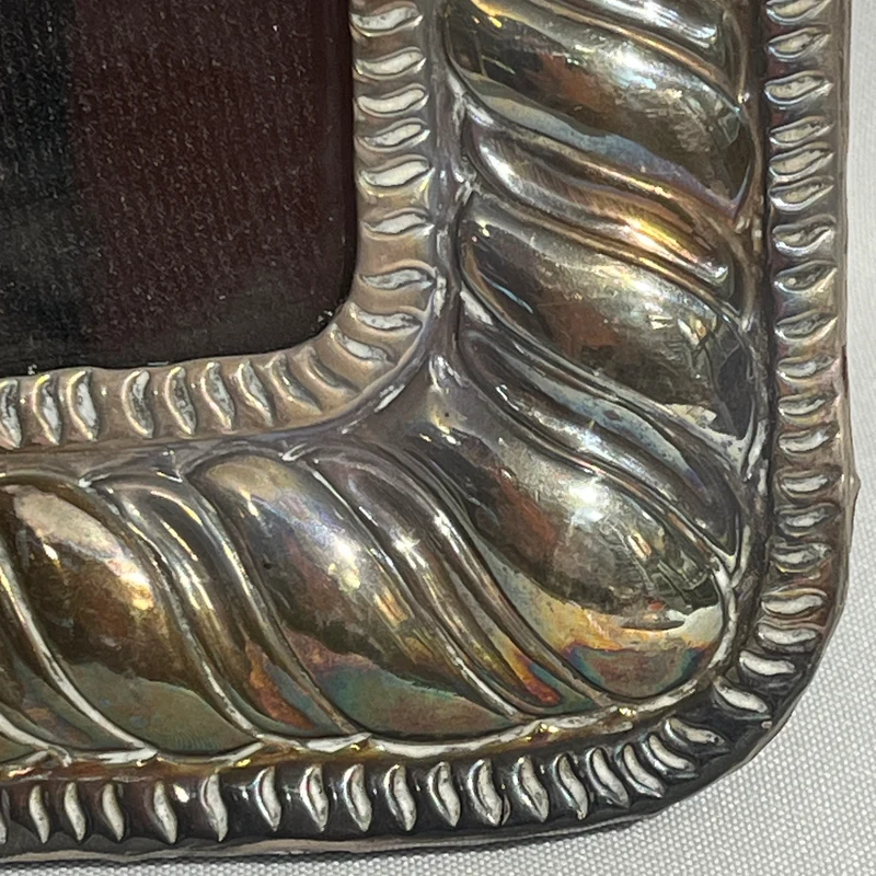 Portarretrato de madera y plata 925 con diseño floral
