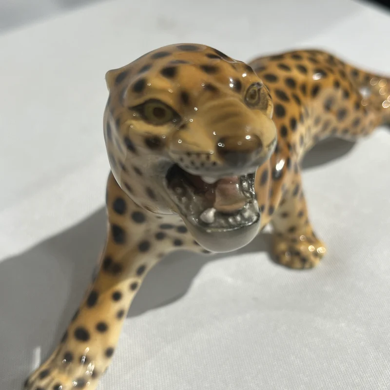 Atribuido a Giovanni Rozan escultura de ceramica 'Leopardo'