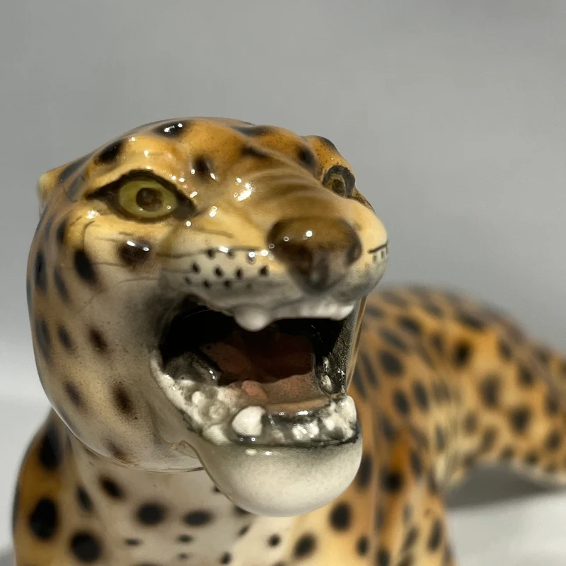 Atribuido a Giovanni Rozan escultura de ceramica 'Leopardo'