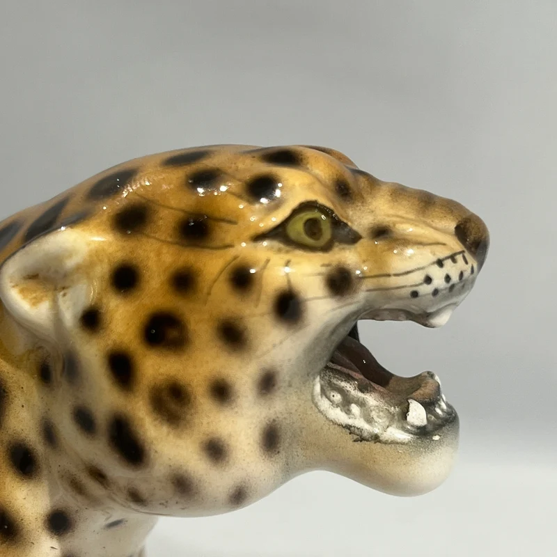 Atribuido a Giovanni Rozan escultura de ceramica 'Leopardo'