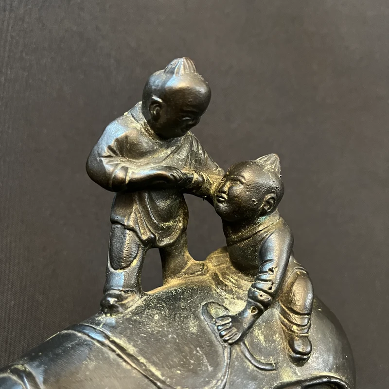 Figura china de metal niños con búfalo y ternero