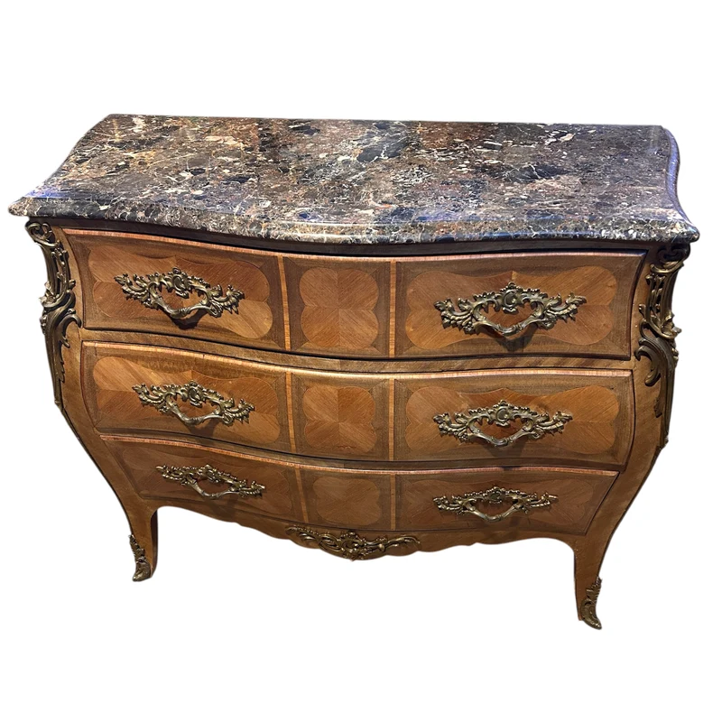 French Louis XV style bombé chest of drawers in rosewood