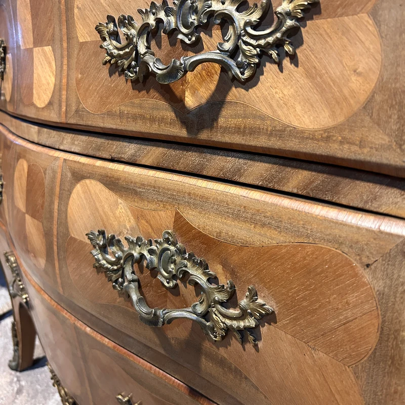 French Louis XV style bombé chest of drawers in rosewood