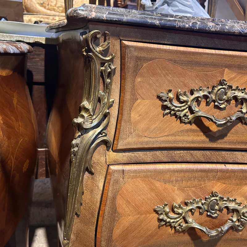 French Louis XV style bombé chest of drawers in rosewood