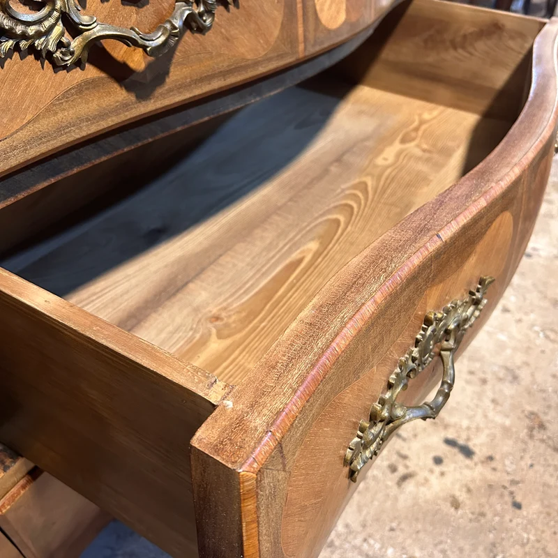 French Louis XV style bombé chest of drawers in rosewood
