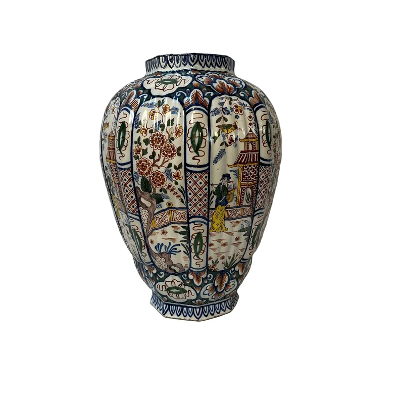 Large Delftware jar with lid, decorated in an Asian style