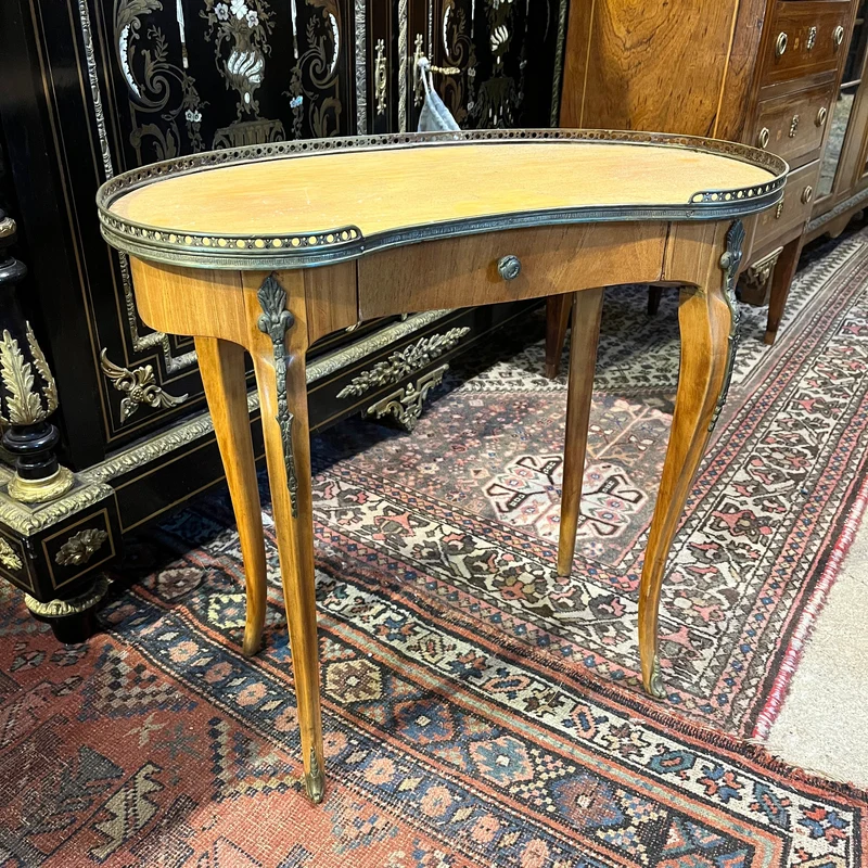 French Louis XVI kidney-shaped side table in fruitwood, bronzes and band (LIVE JANUARY 20)