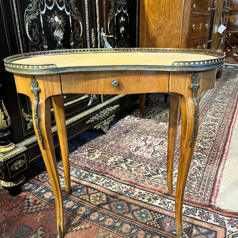 French Louis XVI kidney-shaped side table in fruitwood, bronzes and band (LIVE JANUARY 20)