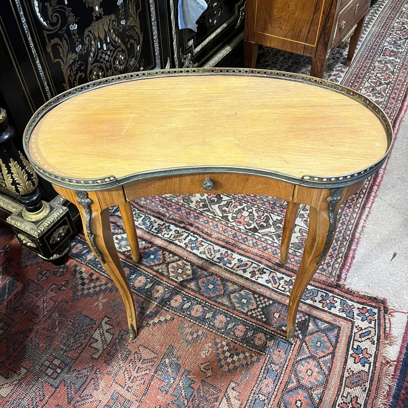 French Louis XVI kidney-shaped side table in fruitwood, bronzes and band (LIVE JANUARY 20)