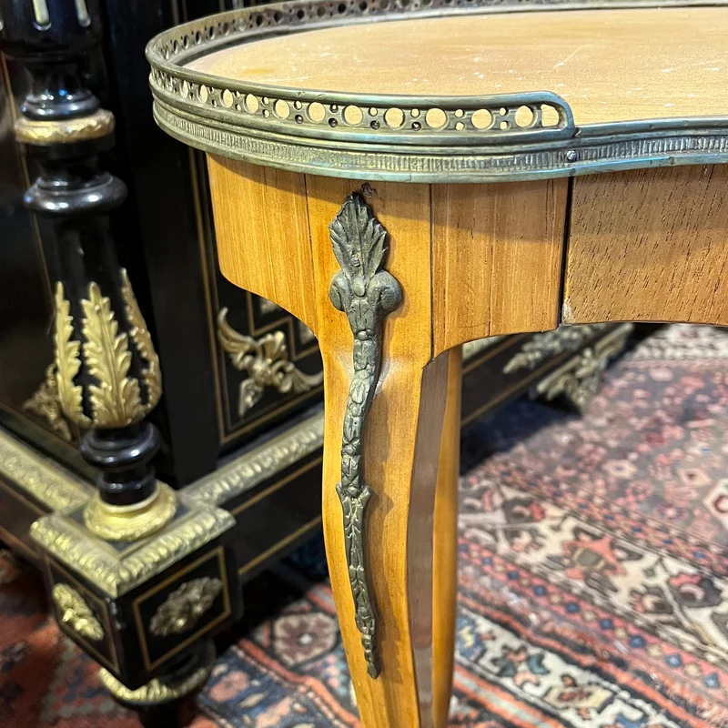 French Louis XVI kidney-shaped side table in fruitwood, bronzes and band (LIVE JANUARY 20)