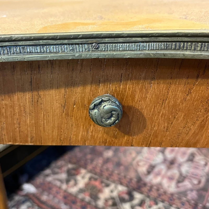 French Louis XVI kidney-shaped side table in fruitwood, bronzes and band (LIVE JANUARY 20)