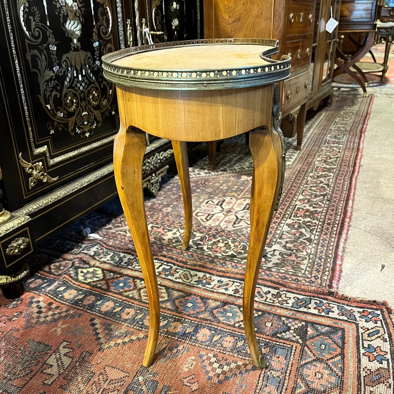 French Louis XVI kidney-shaped side table in fruitwood, bronzes and band (LIVE JANUARY 20)