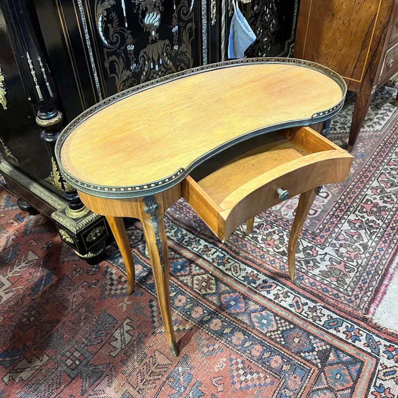 French Louis XVI kidney-shaped side table in fruitwood, bronzes and band (LIVE JANUARY 20)