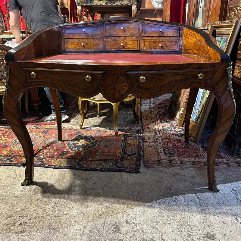 French Louis XV desk, fine marquetry, bombé-contra-bombé, early 20th century