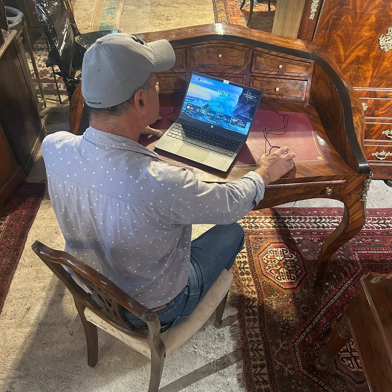 French Louis XV desk, fine marquetry, bombé-contra-bombé, early 20th century