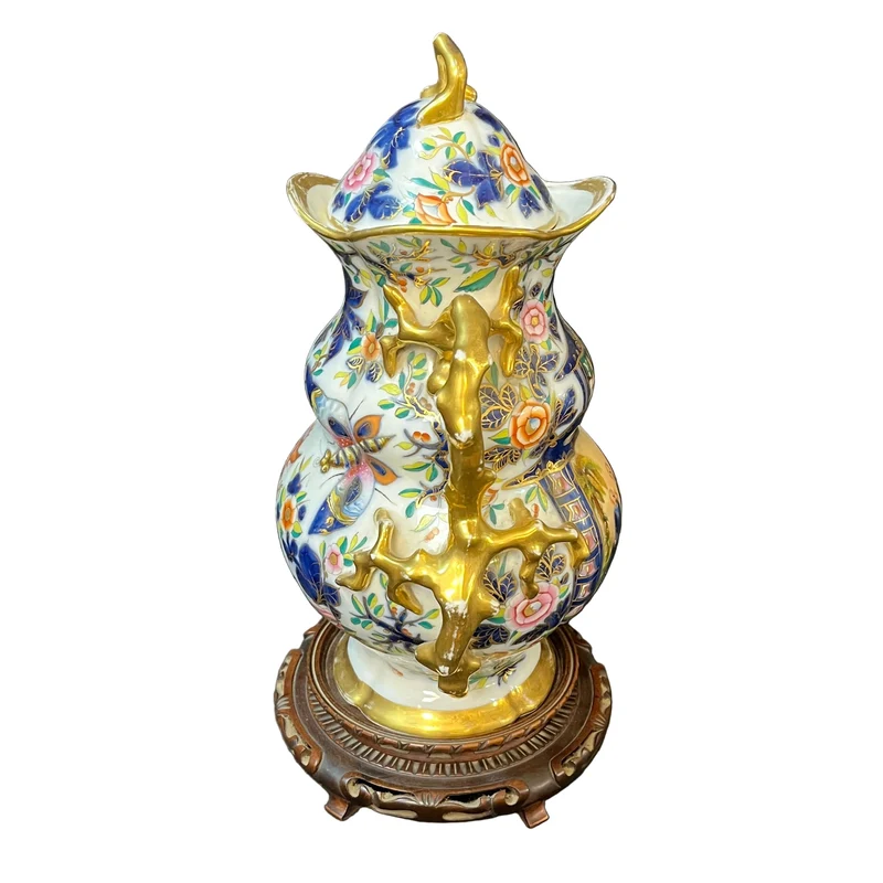 French Bayeux porcelain vase, 19th century, decorated with chinoiserie
