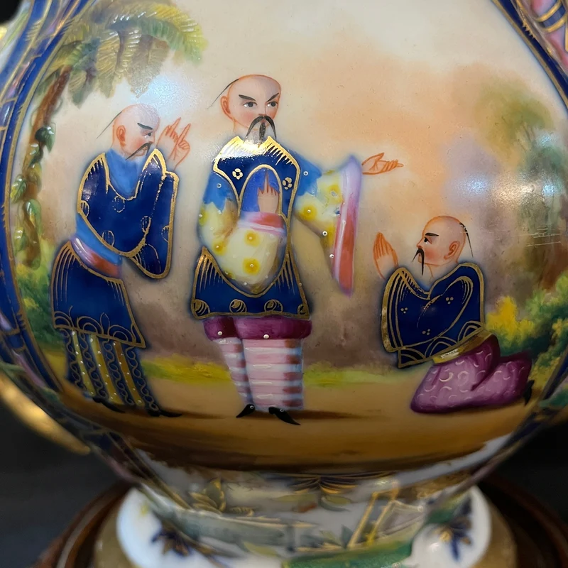 French Bayeux porcelain vase, 19th century, decorated with chinoiserie
