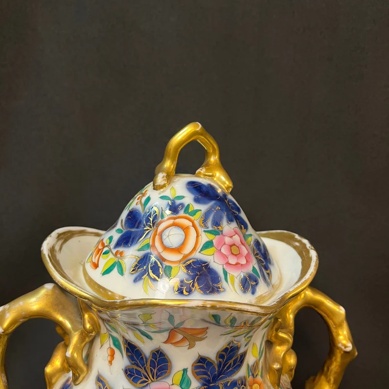 French Bayeux porcelain vase, 19th century, decorated with chinoiserie
