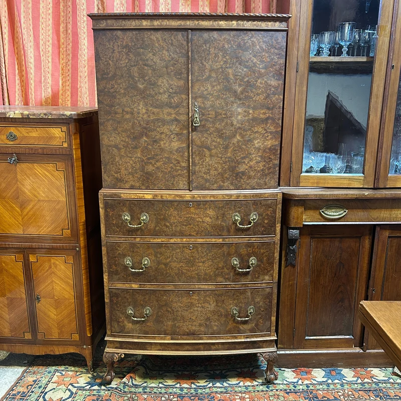 English Chippendale chiffonier cabinet in walnut and walnut burl, mid-20th century
