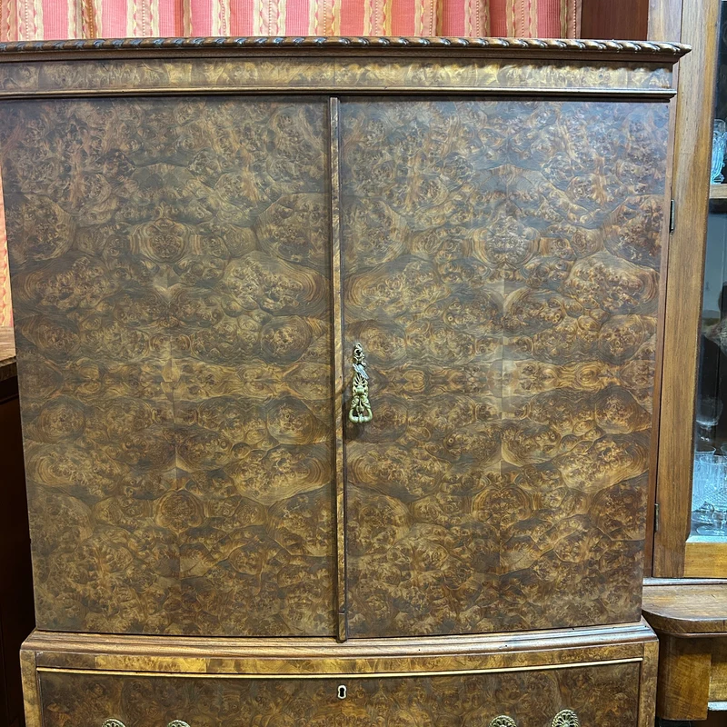 English Chippendale chiffonier cabinet in walnut and walnut burl, mid-20th century