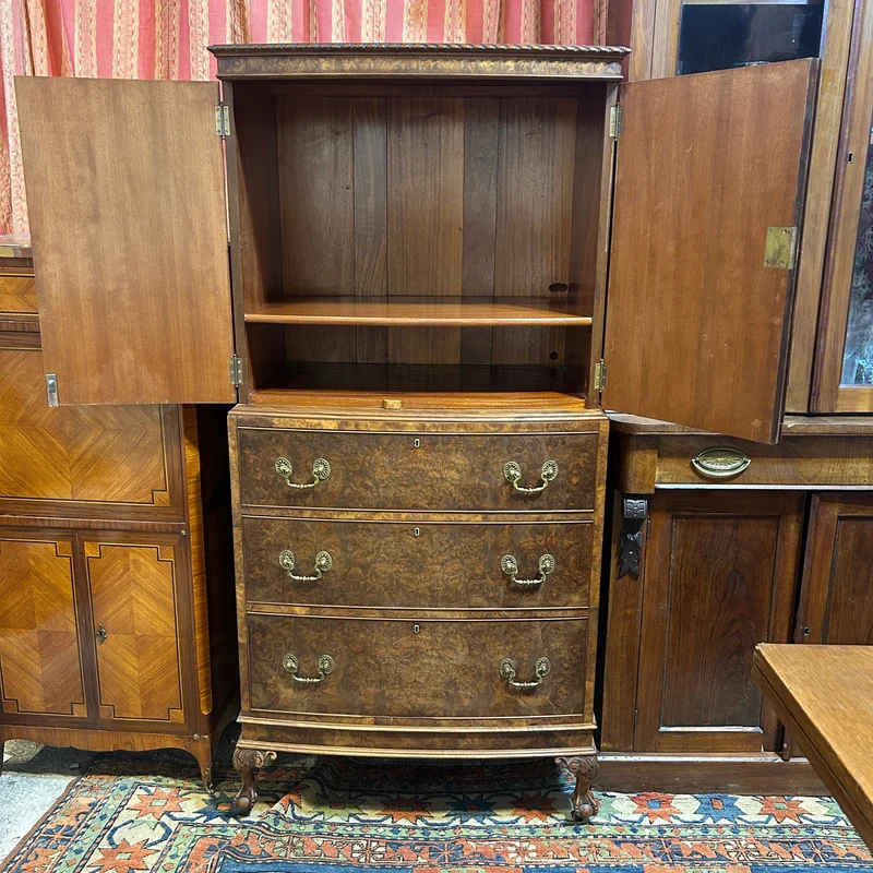 English Chippendale chiffonier cabinet in walnut and walnut burl, mid-20th century