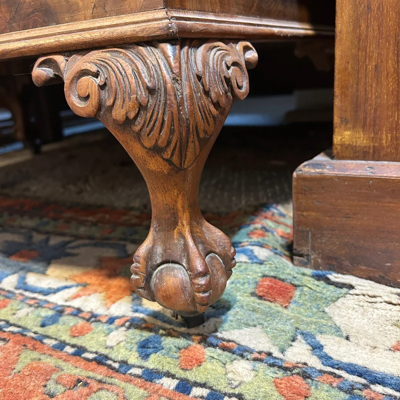 English Chippendale chiffonier cabinet in walnut and walnut burl, mid-20th century