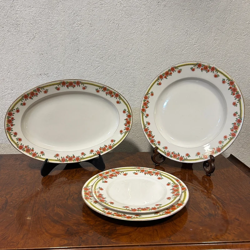 French Limoges porcelain serving set with floral decorations and gold details, 8 pieces