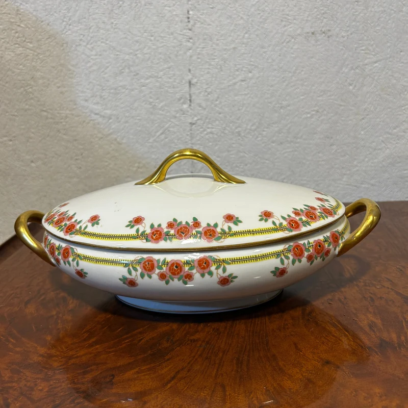 French Limoges porcelain serving set with floral decorations and gold details, 8 pieces