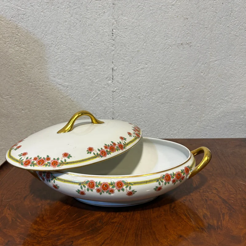 French Limoges porcelain serving set with floral decorations and gold details, 8 pieces