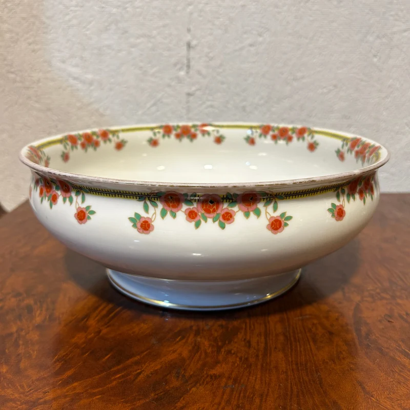 French Limoges porcelain serving set with floral decorations and gold details, 8 pieces