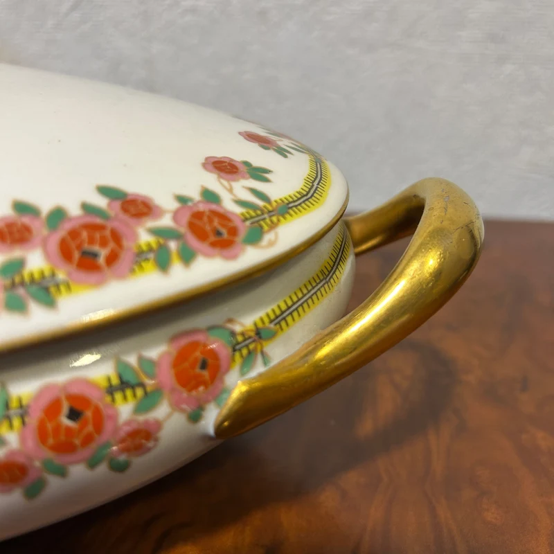 French Limoges porcelain serving set with floral decorations and gold details, 8 pieces