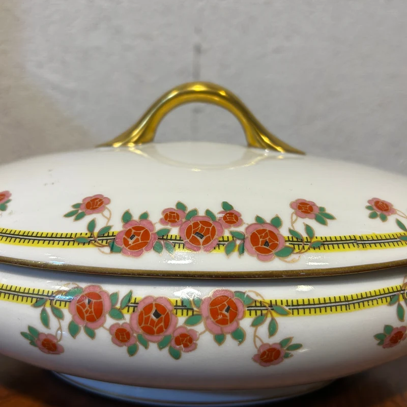 French Limoges porcelain serving set with floral decorations and gold details, 8 pieces