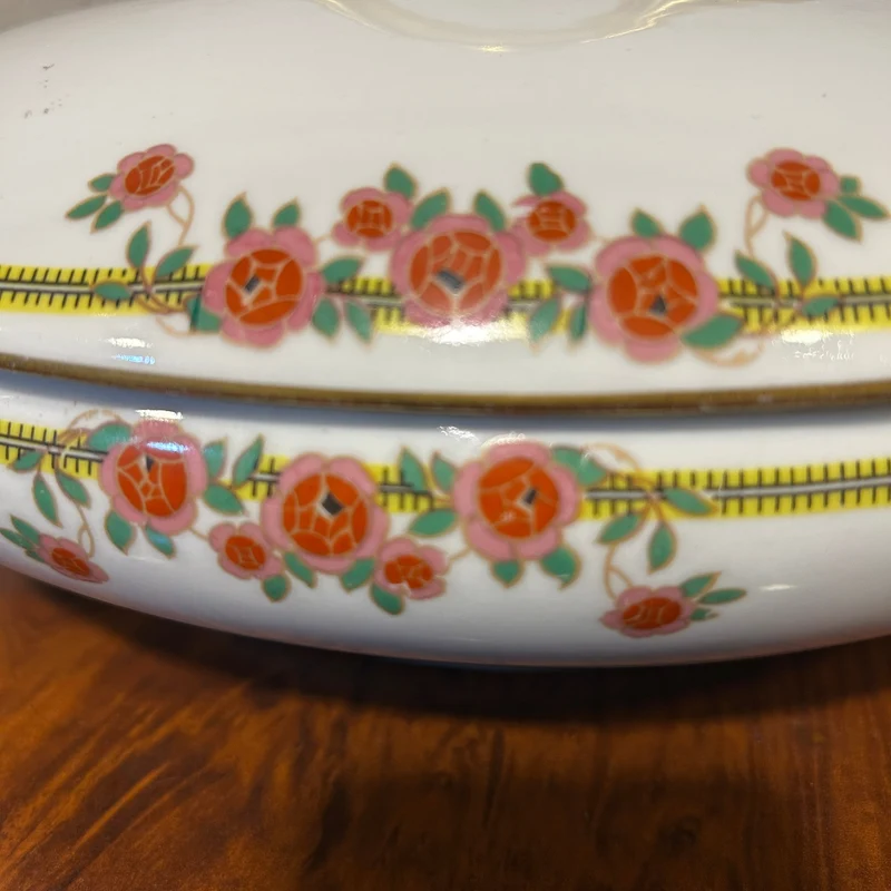 French Limoges porcelain serving set with floral decorations and gold details, 8 pieces