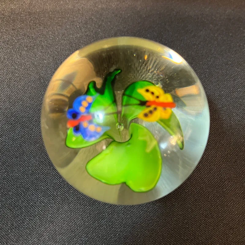 Pisapapel de vidrio Murano con diseño de mariposas mediados s.XX