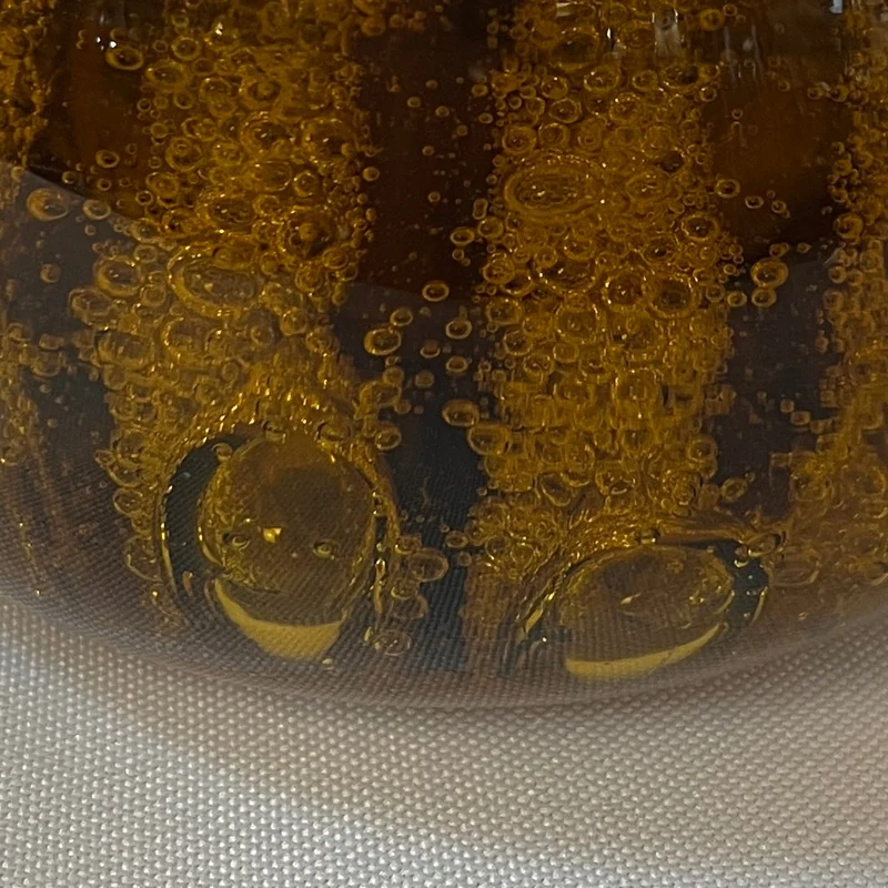 Pisapapel de vidrio francés ambar firmado 'Gerard Pradelle' s.XX