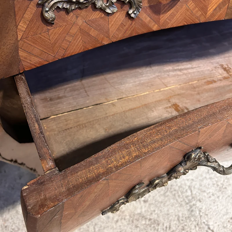 French Louis XV chest of drawers in brèche d'Alep marble marquetry