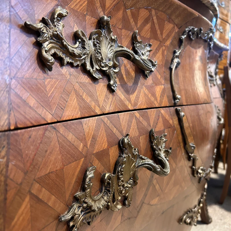 French Louis XV chest of drawers in brèche d'Alep marble marquetry