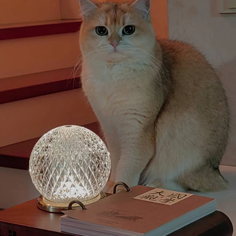 Modern Luxury Round Acrylic Aluminum Alloy Spherical LED Table Lamp For Bedroom