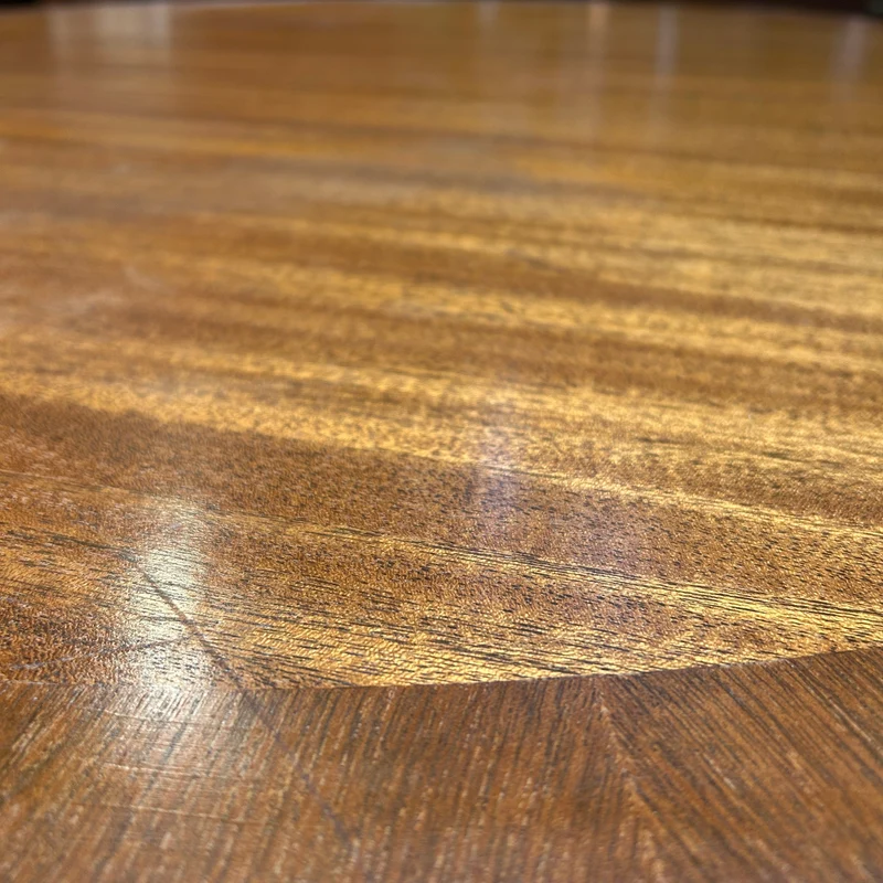 English round Edwardian table, blond mahogany, lion's feet in bronze