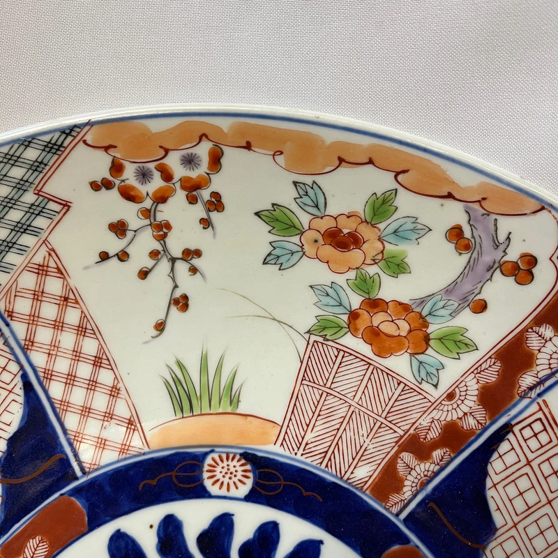 Decorative Japanese porcelain plate in the Imari style from the late 19th century.