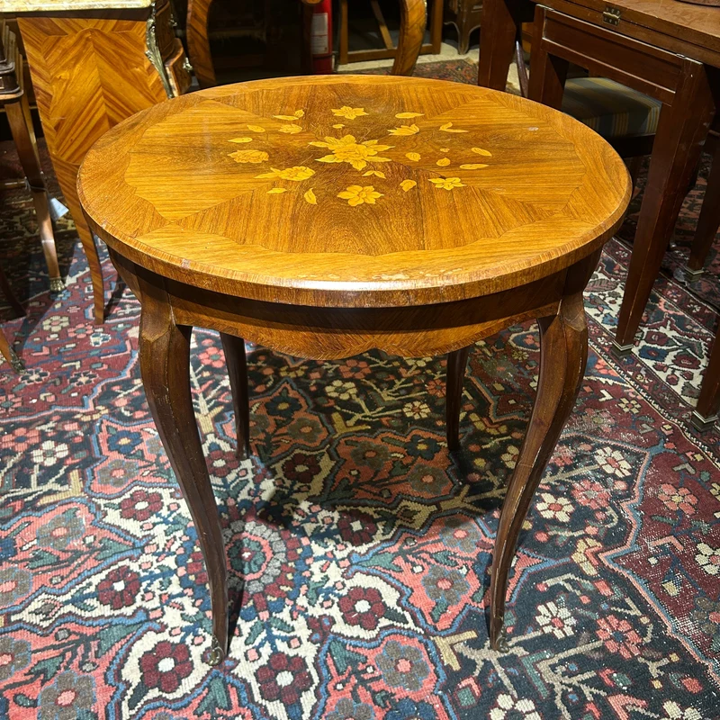 Guéridon Louis XV floral marquetry, bronze and cabriole