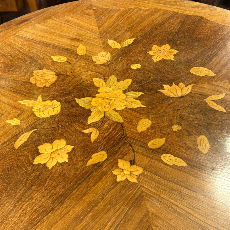 Guéridon Louis XV floral marquetry, bronze and cabriole