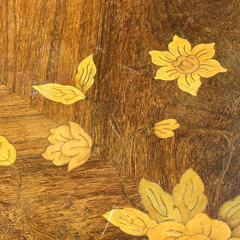 Guéridon Louis XV floral marquetry, bronze and cabriole