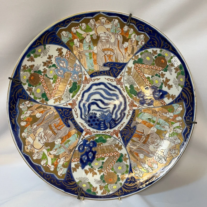 Large Japanese porcelain plate in the Imari style from the late 19th century.