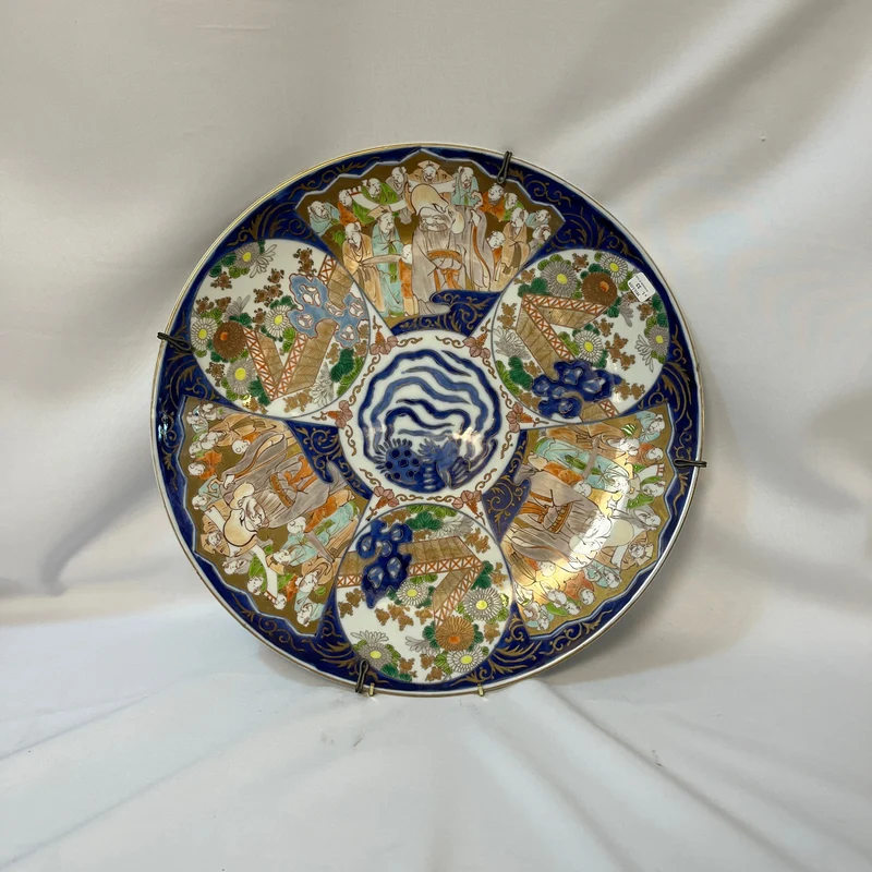 Large Japanese porcelain plate in the Imari style from the late 19th century.