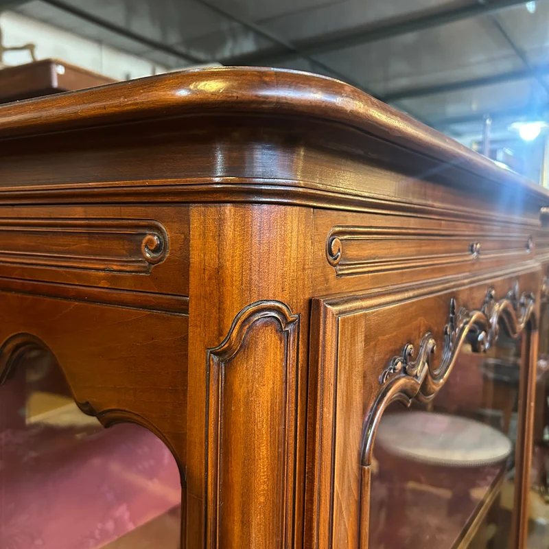 Pair of French Louis XV display cabinets in carved mahogany and floral tapestry