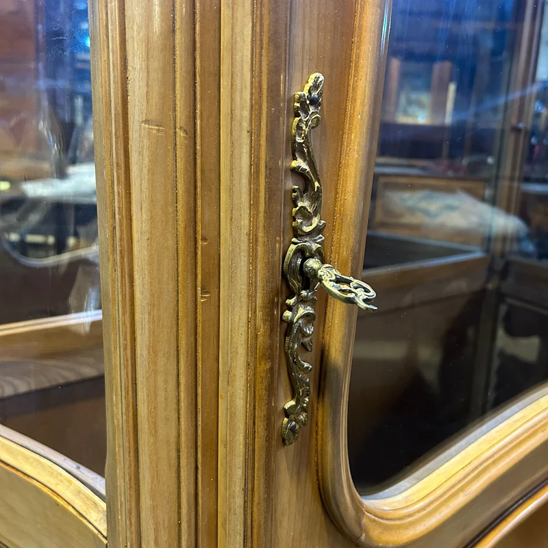 Contemporary French Louis XV bombé display cabinet with carved wood and interior mirror