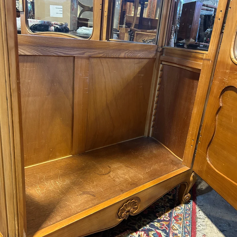Contemporary French Louis XV bombé display cabinet with carved wood and interior mirror